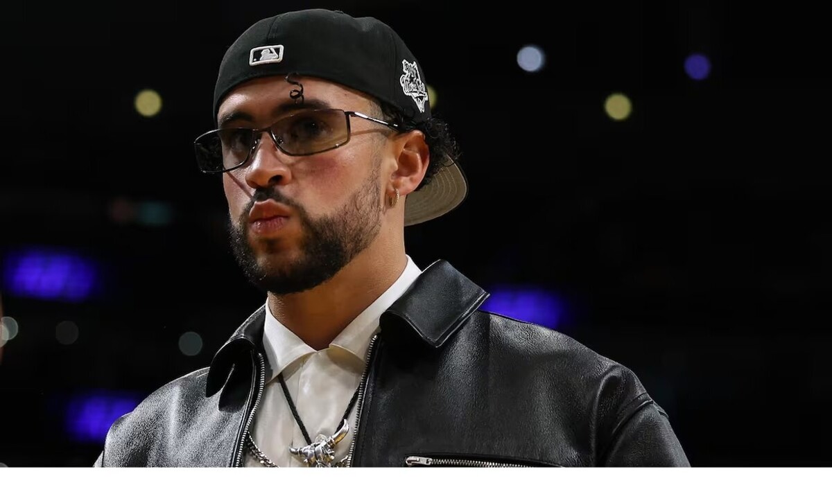 Танцовщица вызвала неловкую ситуацию с Bad Bunny во время концерта в Coliseo de Puerto Rico