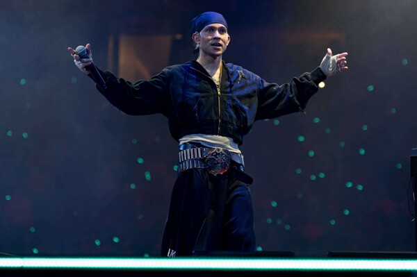 Тайни Объявляет, Что Ожидает Своего Первого Ребенка