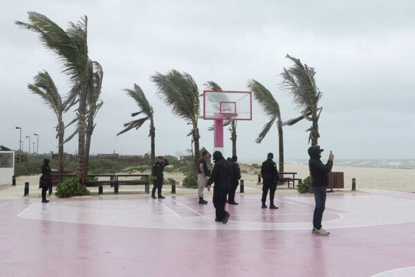 Тропические штормовые предупреждения продолжаются в Пуэрто-Рико