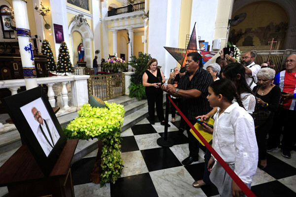Puerto Rico says emotional farewell to Rafael Ithier, founder of El Gran Combo